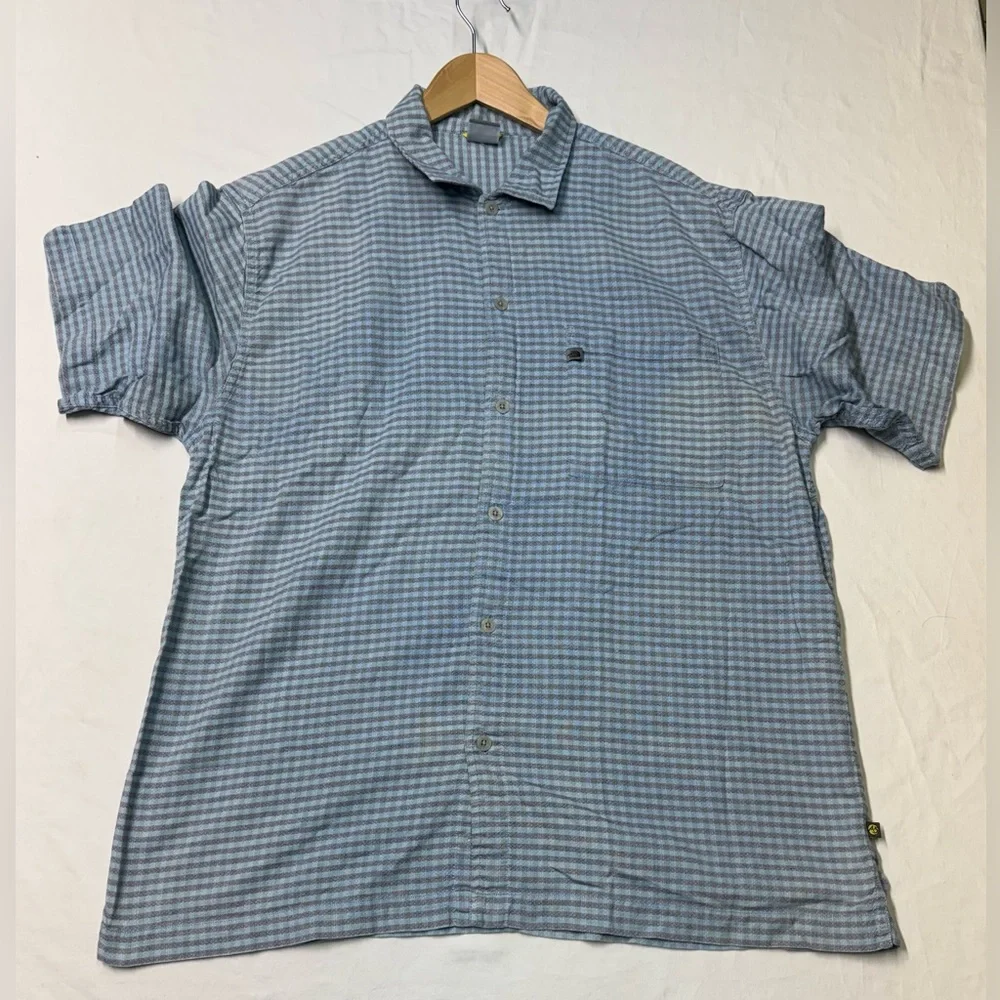 The north face A5 Mens plaid button down shirt not size tag is big like XL